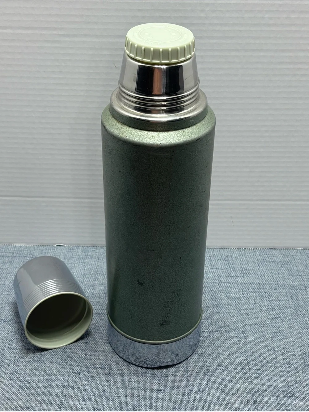 Stanley Green Stainless Steel Vacuum Flask Thermos - Picture 3 of 7